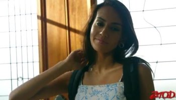 Juvenile bitch tries hawt car sex